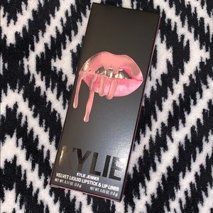 Kylie Cosmetics Makeup - Kylie Lip Kit Kylie Cosmetics Makeup - Kylie Lip Kit